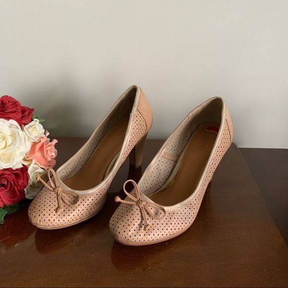 K Studio tan heels with bow size 8 - Picture 3 of 7